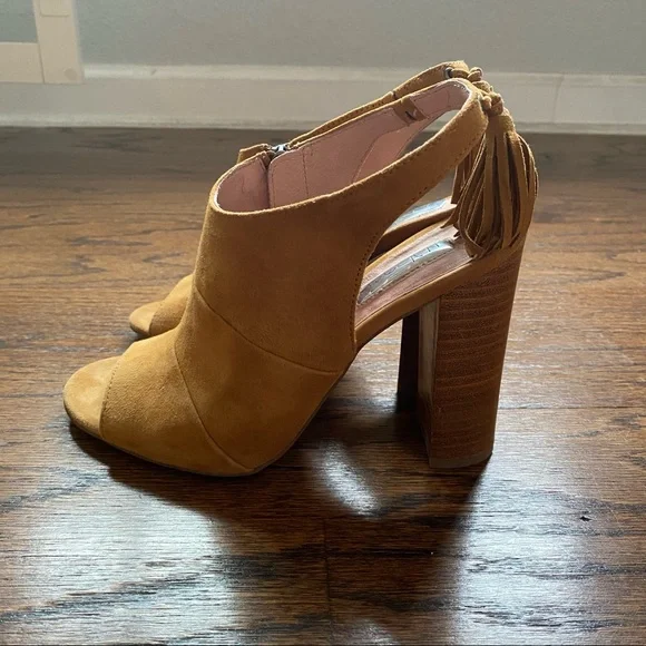 Halogen Willow suede peeptoe sandals with fringe tassels wooden block heel - Picture 3 of 9